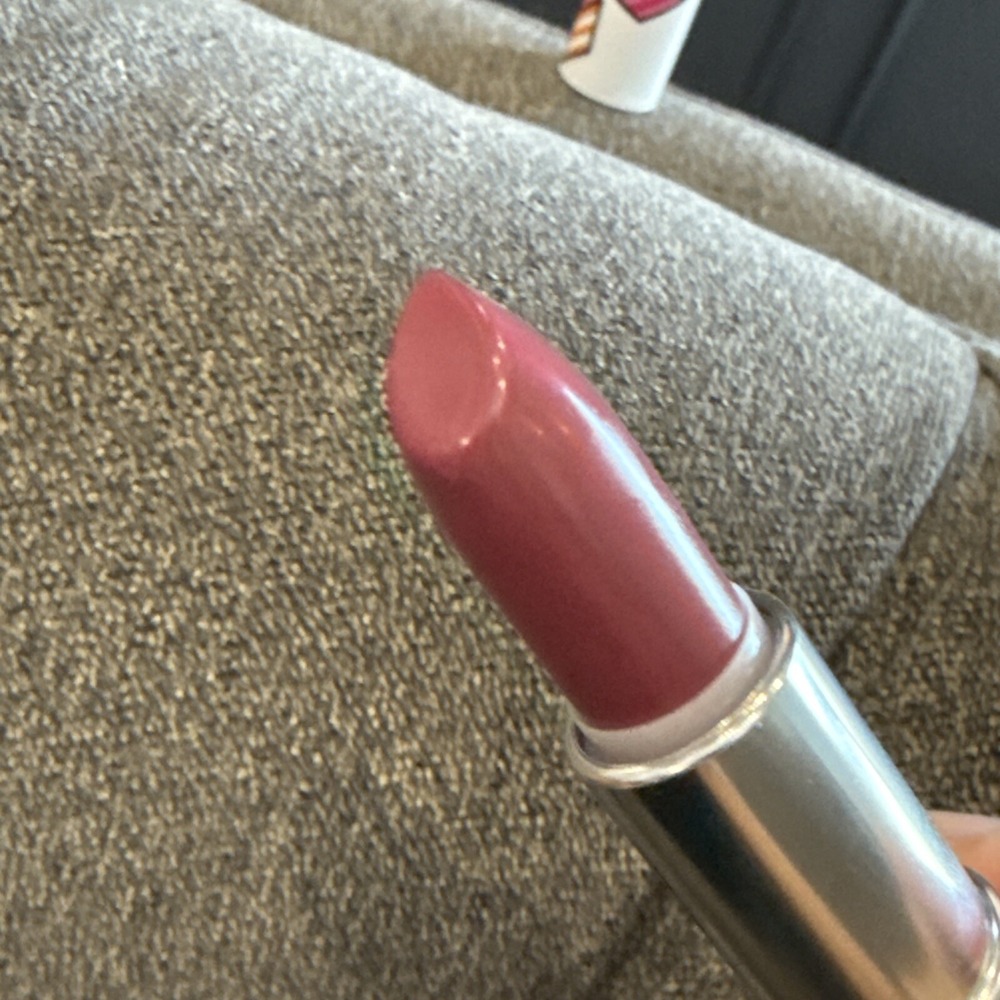 Clinique LIP COLOR + PRIMER INTENSE + BASE Lipstick - 14 Plum Pop - Picture 2 of 6